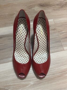 BCBGIRLS Red Patent Leather Peep Toe Heels Polka Dot Size 8B / 38